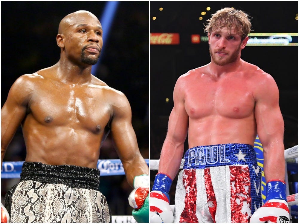 Floyd Mayweather ringbe lép Logan Paul ellen. / Fotó: Insider.com /